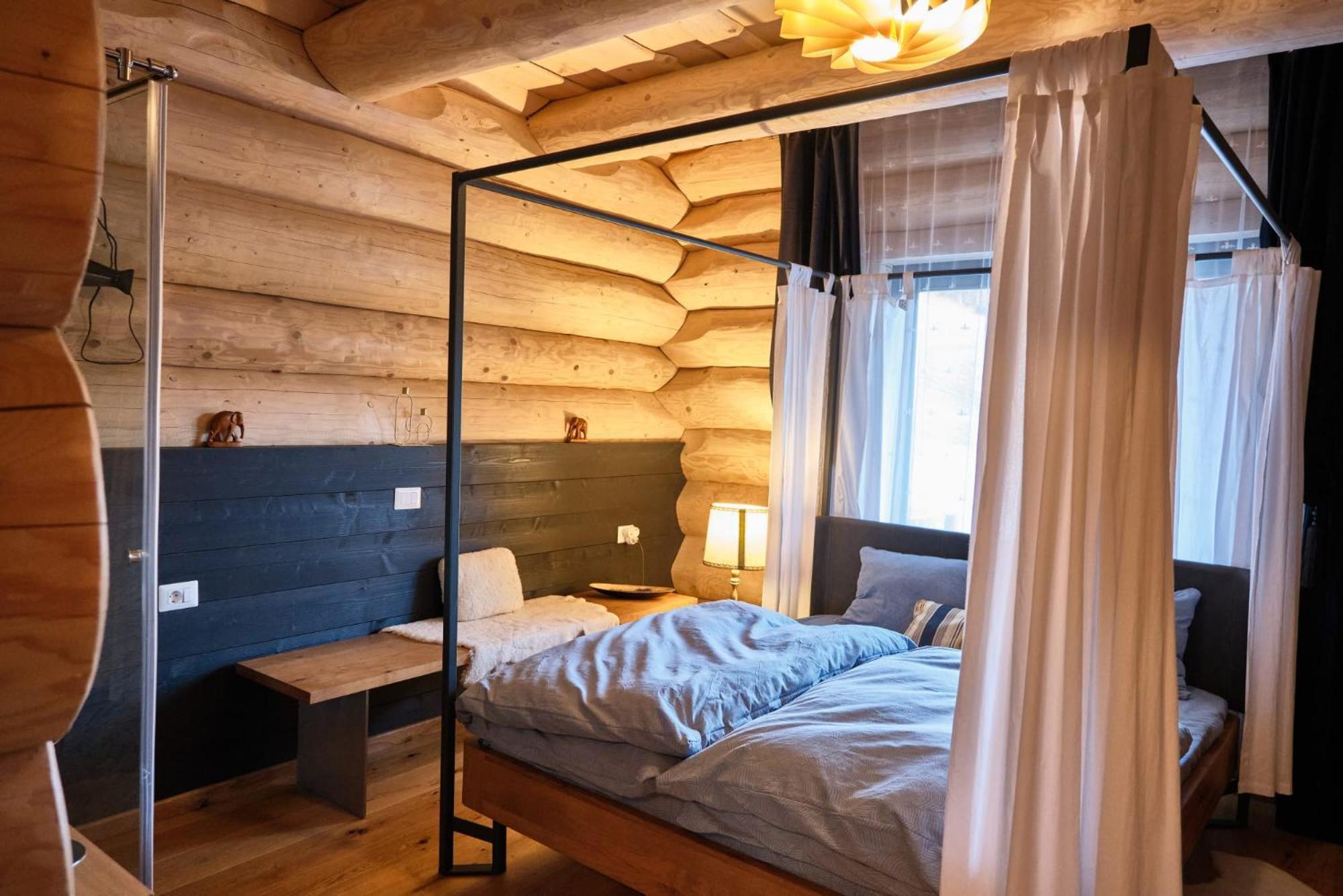 Ralph Cabin- Apuseni Mountains, Transylvania Bucium  Bagian luar foto