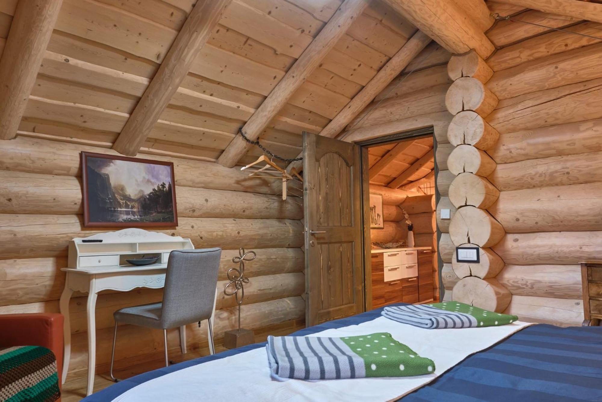 Ralph Cabin- Apuseni Mountains, Transylvania Bucium  Bagian luar foto